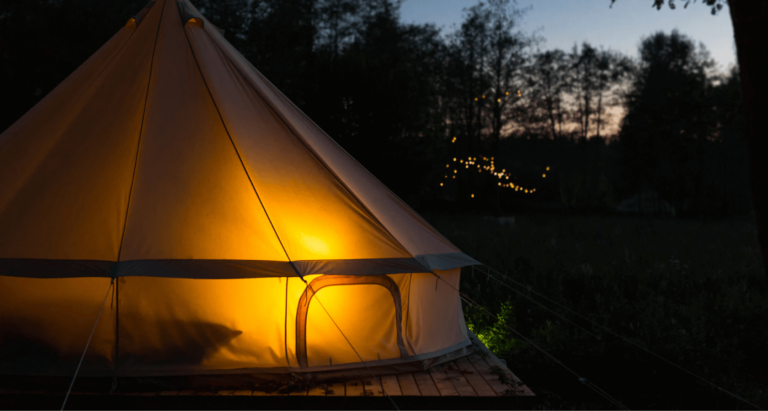 Ett mysigt tält där du kan ta avslappningen och hemestern till en ny nivå med glamping
